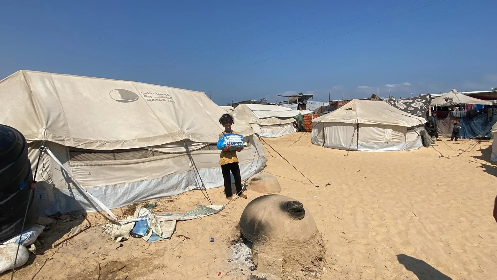 A wide view across a displacement camp